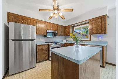 2234  Yvonne St, Waukesha, WI 53188 - Photo 9