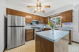 2234 Yvonne St, Waukesha, WI 53188 - Photo 9