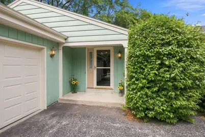 2234  Yvonne St, Waukesha, WI 53188 - Photo 5