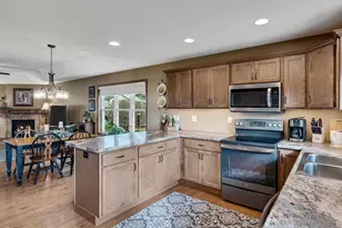 264 Crestwood Ln, Onalaska, WI 54650 - Photo 11