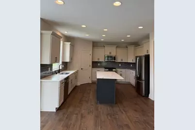 490  Talbots Woods Dr, Dousman, WI 53118 - Photo 5