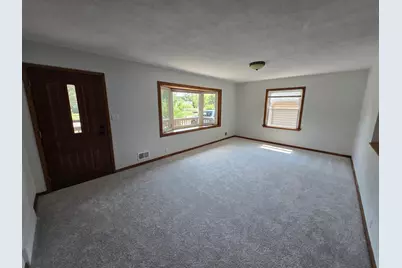 1425 S Rock Pl, New Berlin, WI 53151 - Photo 9