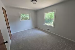 1425 S Rock Pl, New Berlin, WI 53151 - Photo 7