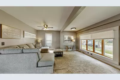 713  Charles St, Fort Atkinson, WI 53538 - Photo 3
