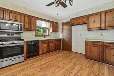 1651  1st Ave, Grafton, WI 53024 - Photo 9