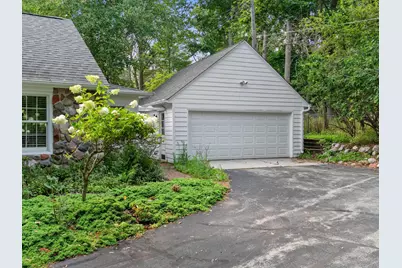 302  Fenway Ter, Manitowoc, WI 54220 - Photo 35