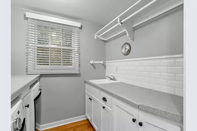 302  Fenway Ter, Manitowoc, WI 54220 - Photo 11