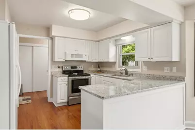 16010 W Cynthia Dr, New Berlin, WI 53151 - Photo 9