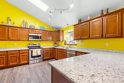 9201 W County Line Rd, Milwaukee, WI 53224 - Photo 7