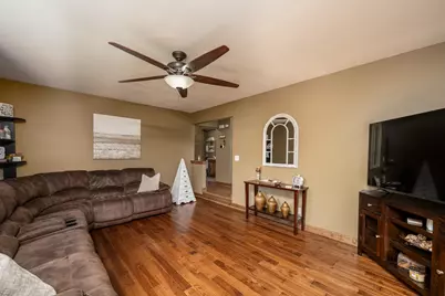 8560 S Sharon Dr, Oak Creek, WI 53154 - Photo 7