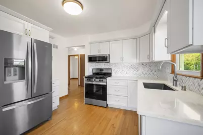 5462 N 103rd St, Milwaukee, WI 53225 - Photo 9
