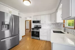 5462 N 103rd St, Milwaukee, WI 53225 - Photo 9