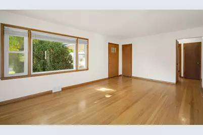 5462 N 103rd St, Milwaukee, WI 53225 - Photo 5