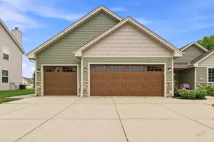 4094 W Whispering Ridge Pass, Franklin, WI 53132 - Photo 5