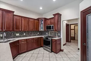 W144N9912 Sun Valley Trail, Germantown, WI 53022 - Photo 9