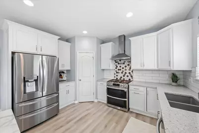 2518  Marie Cir, Waukesha, WI 53189 - Photo 11