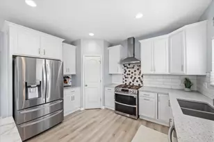 2518 Marie Cir, Waukesha, WI 53189 - Photo 11