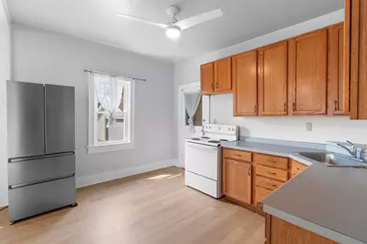 626 S 20th St, Manitowoc, WI 54220 - Photo 9