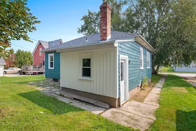626 S 20th St, Manitowoc, WI 54220 - Photo 23