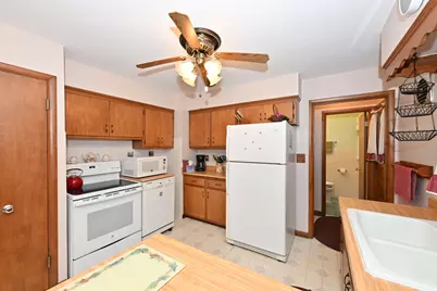 3220 S 82nd Ct, Milwaukee, WI 53219 - Photo 9