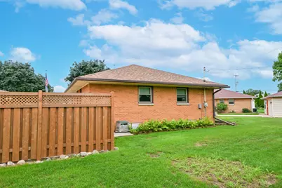 3220 S 82nd Ct, Milwaukee, WI 53219 - Photo 27