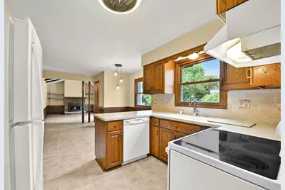 15100 W Glendale Dr, New Berlin, WI 53151 - Photo 9