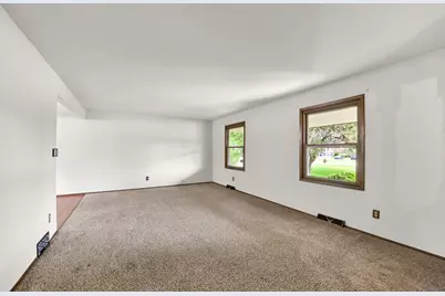 15100 W Glendale Dr, New Berlin, WI 53151 - Photo 5
