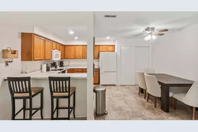 1097  Quinlan Dr #Unit D, Pewaukee, WI 53072 - Photo 5