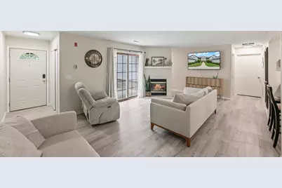 1097  Quinlan Dr #Unit D, Pewaukee, WI 53072 - Photo 3