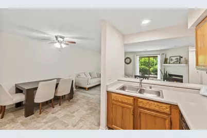 1097  Quinlan Dr #Unit D, Pewaukee, WI 53072 - Photo 7