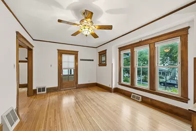 3074 S Wentworth Ave, Milwaukee, WI 53207 - Photo 9