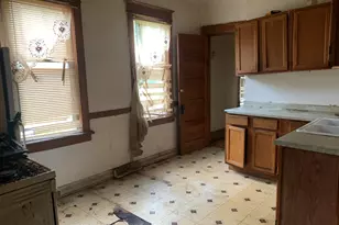 1322 W Hopkins St, Milwaukee, WI 53206 - Photo 7