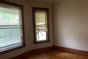 1322 W Hopkins St, Milwaukee, WI 53206 - Photo 11