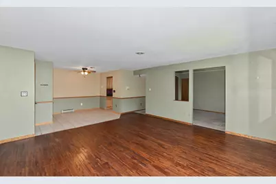 10376 W Whitnall Edge Ct #204, Franklin, WI 53132 - Photo 5
