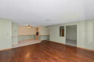 10376 W Whitnall Edge Ct, Franklin, WI 53132 - Photo 5