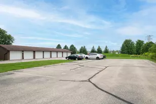 10376 W Whitnall Edge Ct, Franklin, WI 53132 - Photo 21