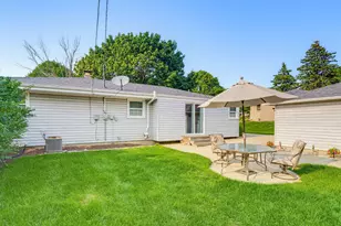 6619 Manchester Dr, Greendale, WI 53129 - Photo 27