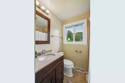 1633  Aldoro Dr, Waukesha, WI 53188 - Photo 27