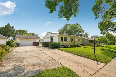 1633  Aldoro Dr, Waukesha, WI 53188 - Photo 5