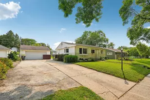 1633 Aldoro Dr, Waukesha, WI 53188 - Photo 5
