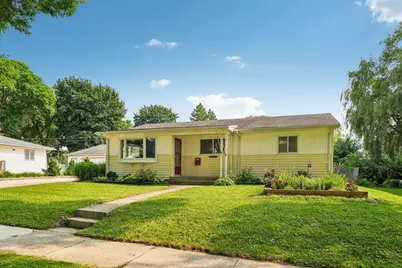 1633  Aldoro Dr, Waukesha, WI 53188 - Photo 3