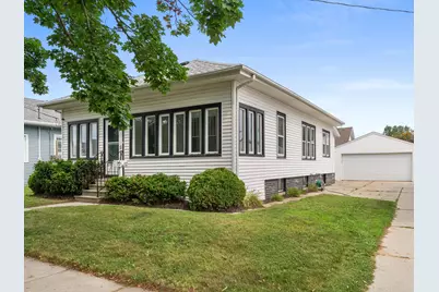 1520  Columbus St, Manitowoc, WI 54220 - Photo 1