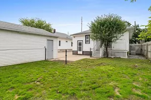 1520 Columbus St, Manitowoc, WI 54220 - Photo 5