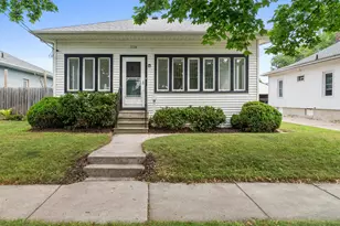 1520 Columbus St, Manitowoc, WI 54220 - Photo 3
