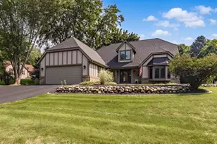 643 Cardiff Dr, Hartland, WI 53029 - Photo 1
