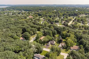 643 Cardiff Dr, Hartland, WI 53029 - Photo 43