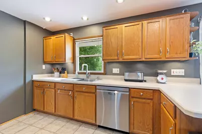 8031 S 59th St, Franklin, WI 53132 - Photo 7