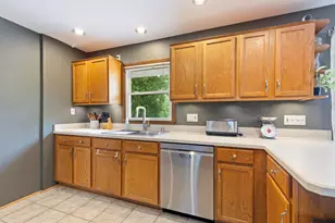 8031 S 59th St, Franklin, WI 53132 - Photo 7
