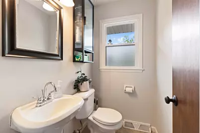 8031 S 59th St, Franklin, WI 53132 - Photo 13