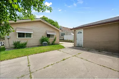 6083 S 20th St, Milwaukee, WI 53221 - Photo 17